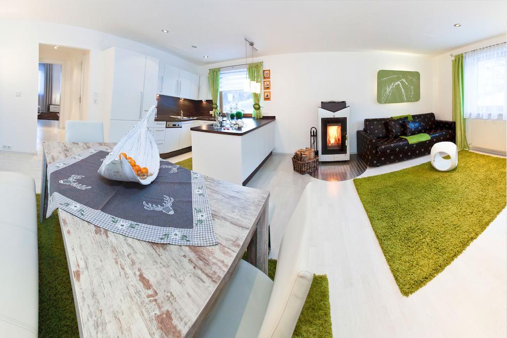 Das Alpenblick & Outdoor Lodge Nauders Rom bilde
