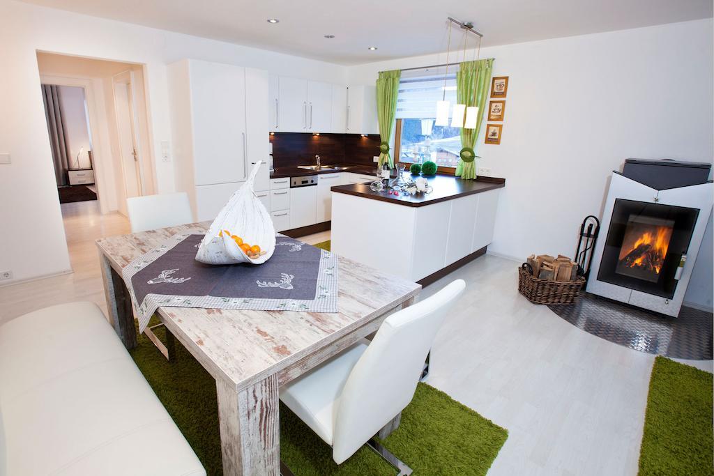 Das Alpenblick & Outdoor Lodge Nauders Rom bilde